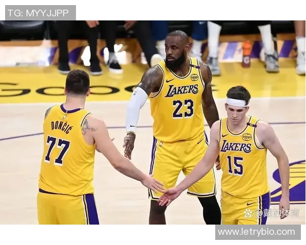 开拓者与湖人季后赛对决战绩如何揭晓双方历史交锋的精彩瞬间与数据分析